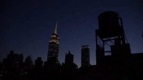 Empire state building by night Vídeos de archivo 93748091