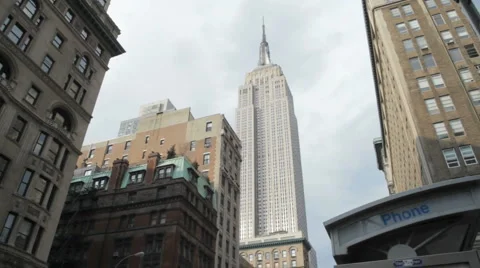Empire State Building Pan with Pay Phone in Manhattan, New York City, USA 스톡 동영상 3252390