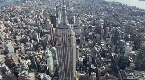 Empire State Building Spire above Midtown Manhattan Vídeo Stock 62817049