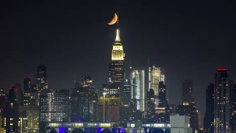 Empire State Moonset Zoom Stock Footage 154667682