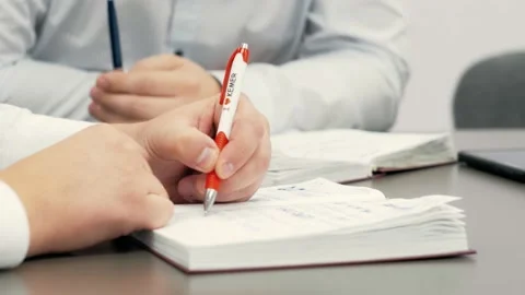 Employee in the conference room makes notes in his notebook 스톡 동영상 168707952