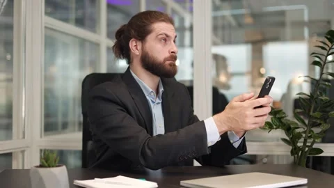 Employee trying to catching internet connection on smartphone at work desk Stock-Footage 257180119