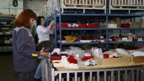 The employee is in the warehouse. Stock Footage 86398468