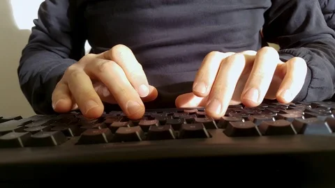 Employee writes to the keyboard in an office 스톡 동영상 99331273