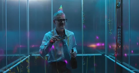 Employees avoiding a drunk colleague in the elevator 動画素材 302976932