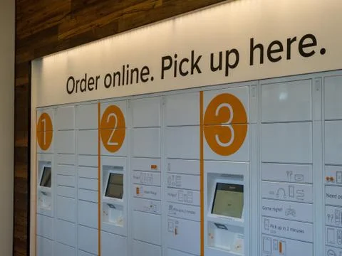 Empty Amazon Locker location inside store Foto stock