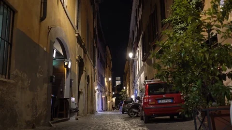 Empty ancient streets at night in Rome, romantic atmosphere 스톡 동영상 122334228