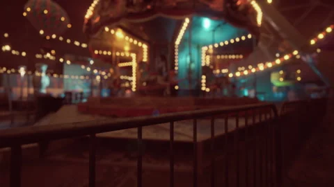 An empty and quiet amusement park with twinkling lights at dusk Vídeos de archivo 317096027