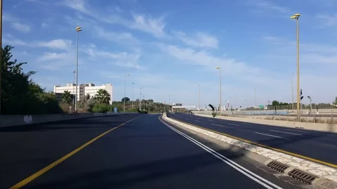 Empty Ayalon highway on Yom Kippur  Tel-Aviv university building in background Vídeos de archivo 80258561