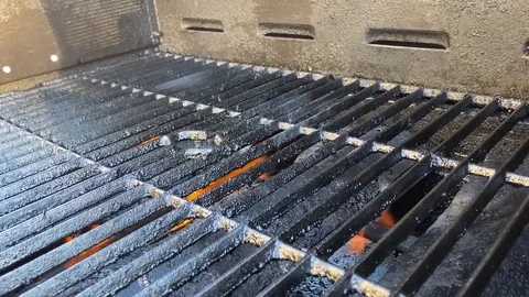 Empty bar b que grill cooking with fire Video stock 123023231