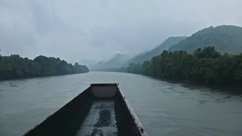 Empty barge sailing on a river on a misty day 스톡 동영상 334101577