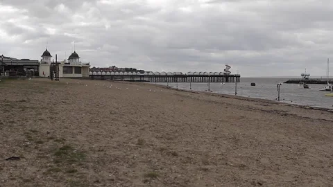 Empty Beach and Harbour on a Cloudy Day 库存影片 130589803