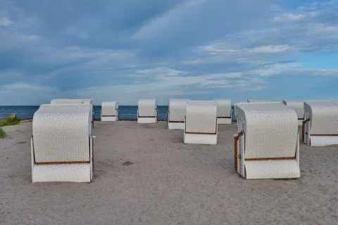 Empty beach cabins on a deserted beach. Foto stock