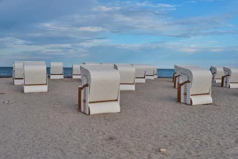 Empty beach cabins on a deserted beach. Foto stock