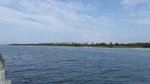 Empty beach due to red tide in Florida 動画素材 158842950