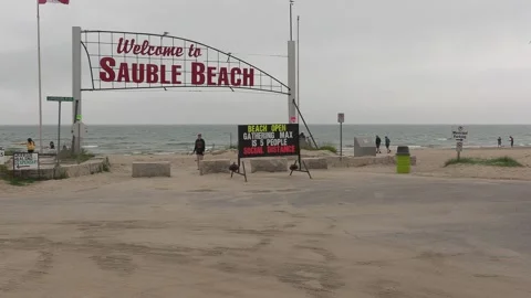 Empty beach on holiday weeknd during COVID 19 pandemic 库存影片 154548924