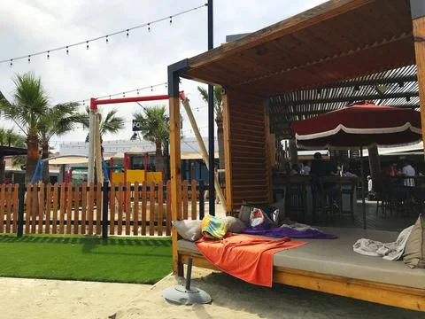 An empty beach private lounge on the coast. an empty sunbed on the beach. Foto stock
