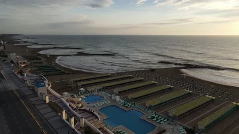 Empty beach resort coronavirus lockdown. No people in city street. Stock-Footage 152270891