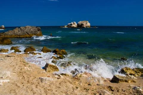 Empty beach with rock islands Foto stock
