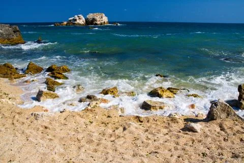 Empty beach with rock islands Foto stock