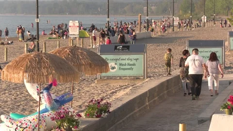 Empty beach on summer long holiday weeknd during COVID 19 pandemic Vídeos de archivo 154545185