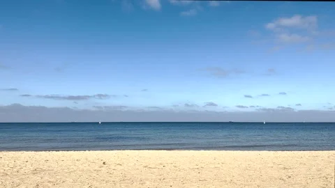 Empty beach with yellow sand and blue sky during summer in Australia 스톡 동영상 262946252