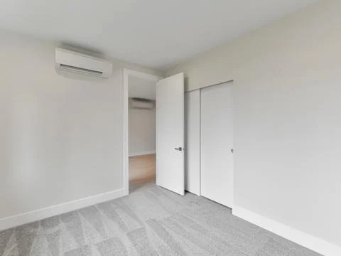 Empty bedroom interior Stock-Fotos