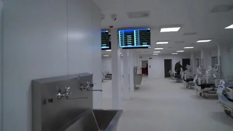 Empty beds for Covid patients (3) Video stock 170443164