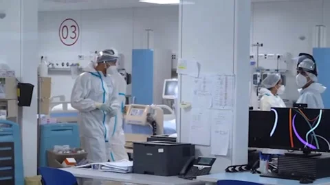 Empty beds for Covid patients (9) Video stock 170443224