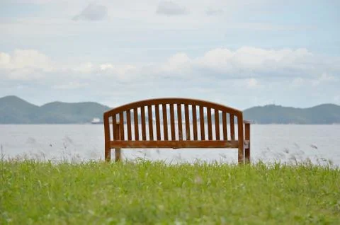 Empty bench looking out to sea Foto stock
