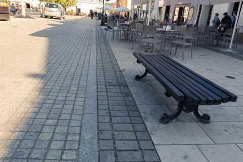 Empty bench in the steet. Foto stock