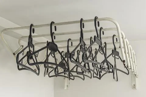 Empty Black clothing hook over a white clothes line Foto stock