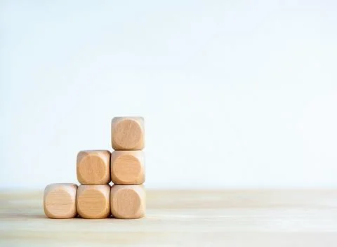 Empty blank wooden cube blocks as a business chart steps isolated on wood d.. Foto stock
