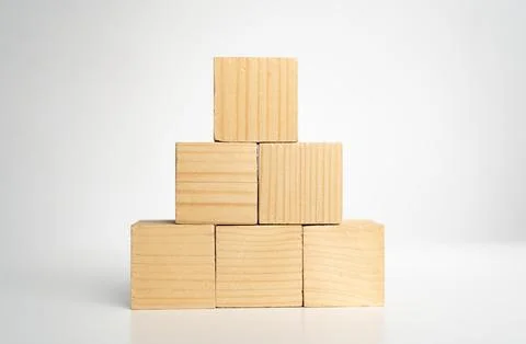 Empty blank wooden cube blocks build pyramid shape with the big one on top. 스톡 사진