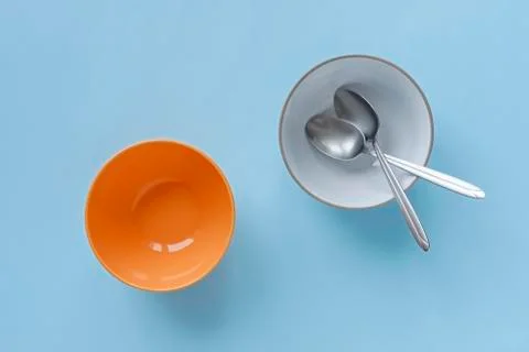 Empty blue and orange breakfast or dessert bowls Stock-Fotos