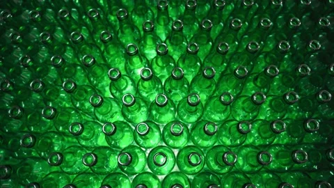 Empty bottles. Slider shot of empty glass bottles. Top view in production line Vídeo Stock 151813464