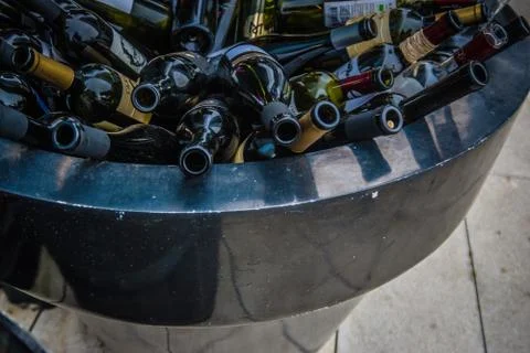 Empty bottles of vine close view top stacked Fotos de archivo