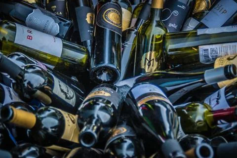 Empty bottles of vine close view top stacked 库存照片