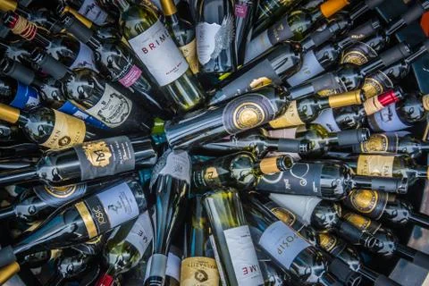 Empty bottles of vine close view top stacked Fotos de archivo