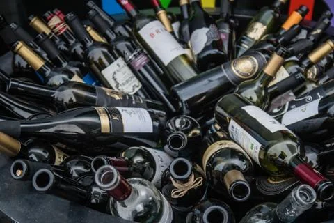 Empty bottles of vine close view top stacked Fotos de archivo