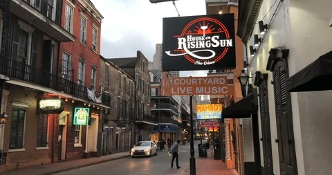 Empty Bourbon Street bars restaurants closed down Coronavirus Covid-19 pandemic Vidéo 126747846