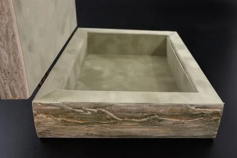 An empty box on a black background. casket. Foto stock