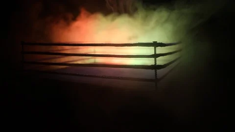 Empty boxing ring with red ropes for match in the stadium arena Vidéo 105092357