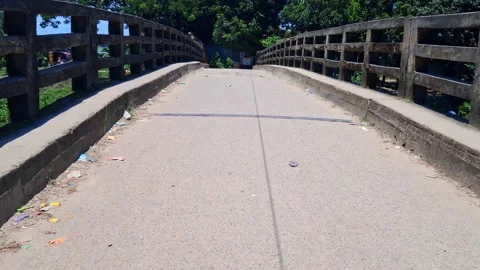 Empty Bridge Over River, Bridge On the River 库存影片 331806469