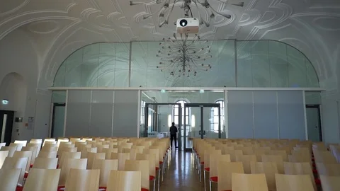 Empty bright lecture hall, ready presentation, high ceilings, working atmosphere Stock Footage 119049406