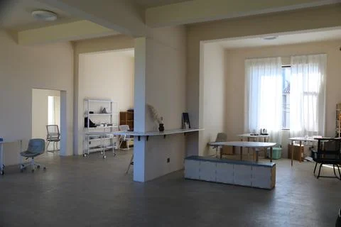 Empty, bright office interior featuring white furniture and large windows Foto stock