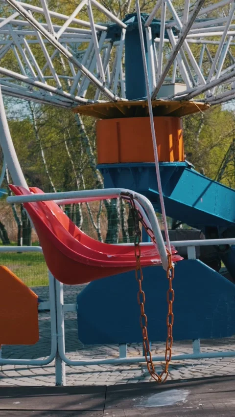 Empty Bright Red Amusement Park Ride Seat with Rusty Hanging Chain Video stock 333825076