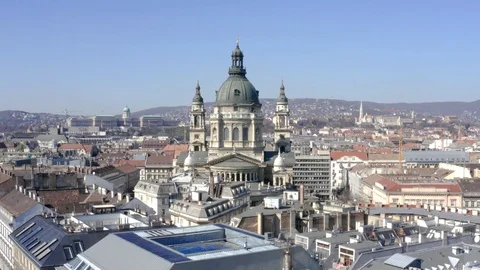 Empty Budapest during COVID coronavirus in Hungary - drone 4K Vídeo Stock 128230882