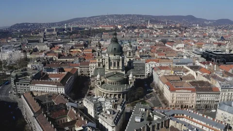 Empty Budapest during COVID coronavirus in Hungary - drone 4K Vídeo Stock 128230886