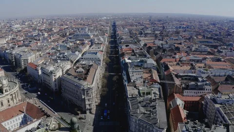 Empty Budapest during COVID coronavirus in Hungary - drone 4K Vídeo Stock 128230888